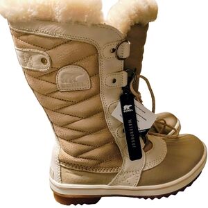 Sorel Women's Beige Quilted Winter/Water Boots
